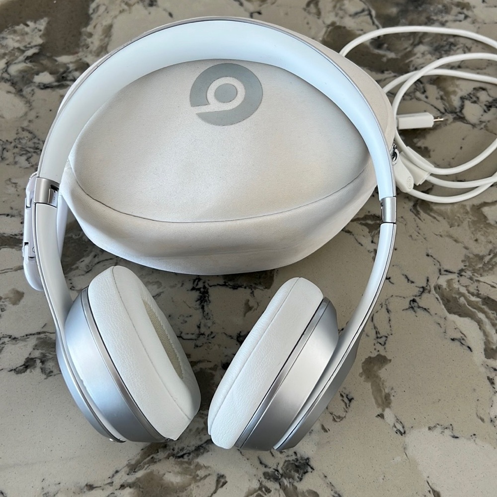 Beats By Dre Solo 2 Wireless On Ear Headphones